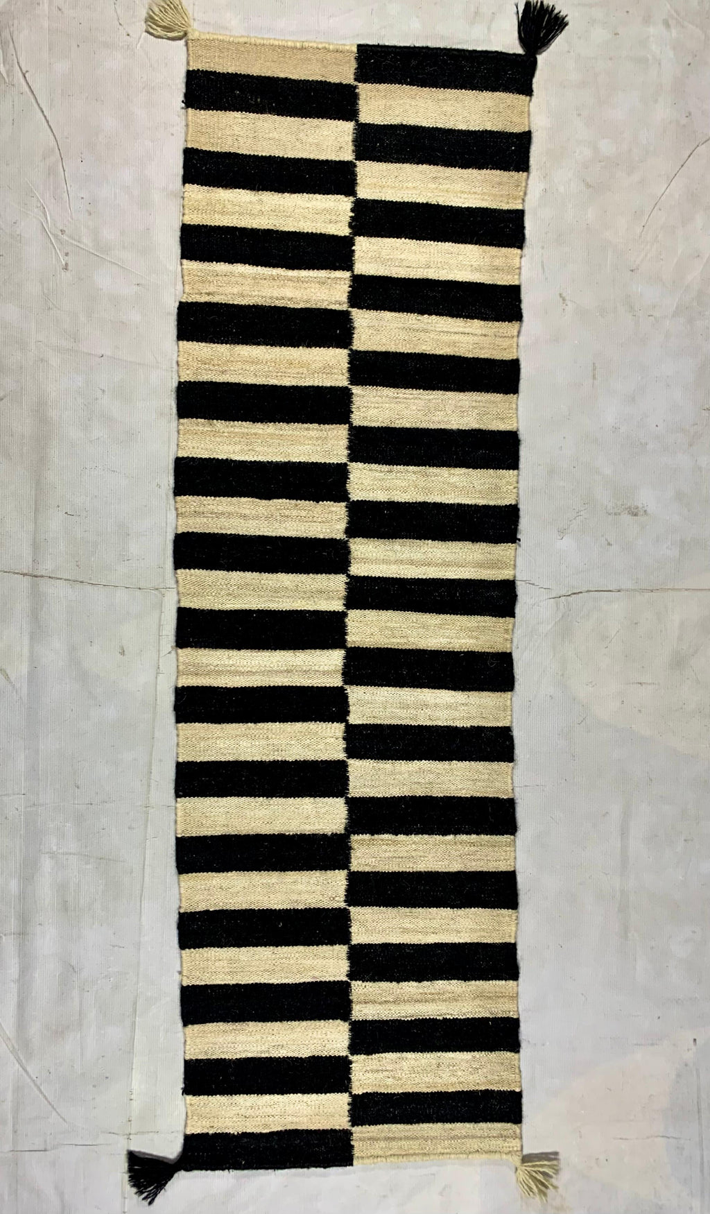 1.5x5 ft woolen Table Runner