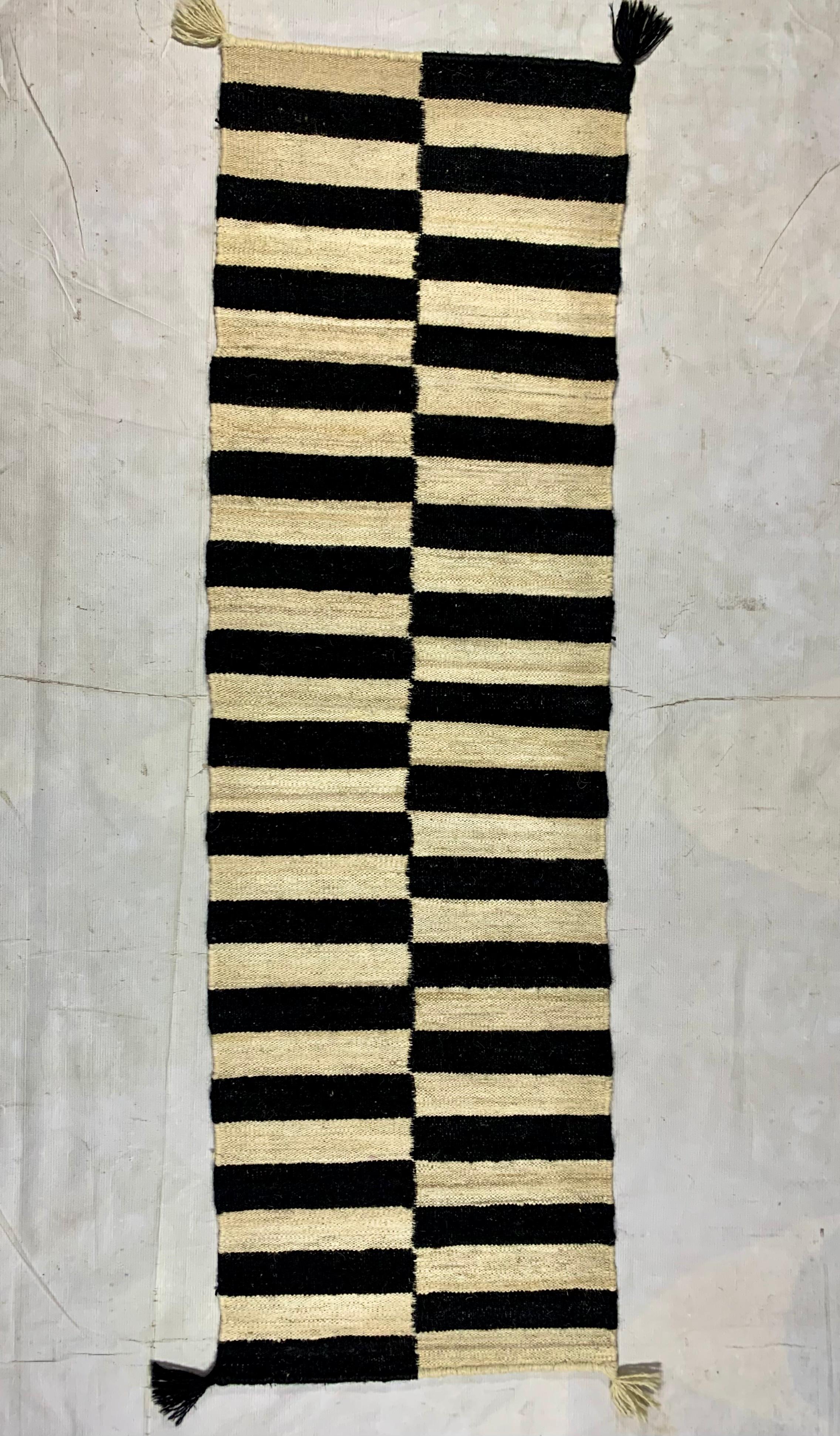 1.5x5 ft woolen Table Runner